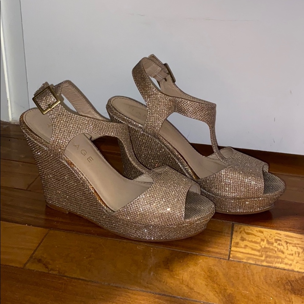 Fun gold glitter wedges - size 7